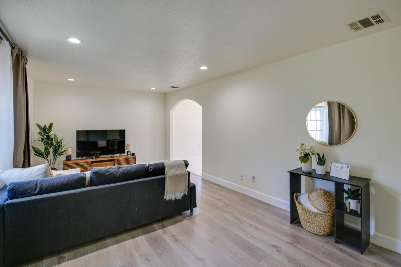 Oasis With Pool And Gas Grill! Westminster